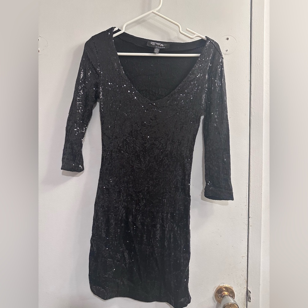 Chic Black Sequin Long Sleeve Dress